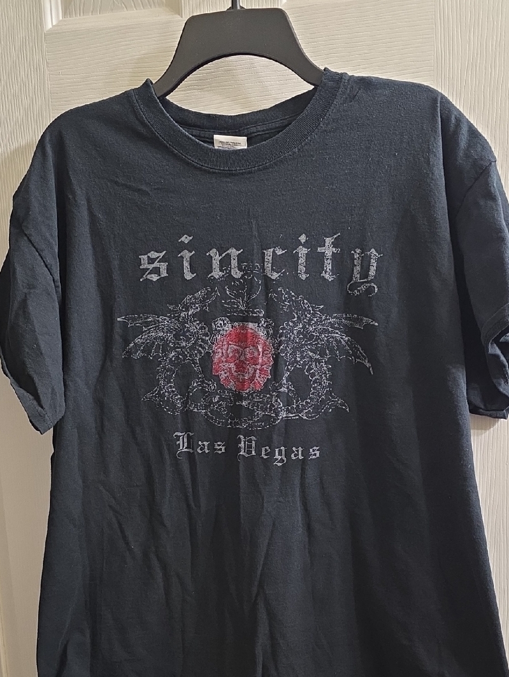 Gildan Black Sin City Las Vegas Tee with Red Skull Graphic Size XL